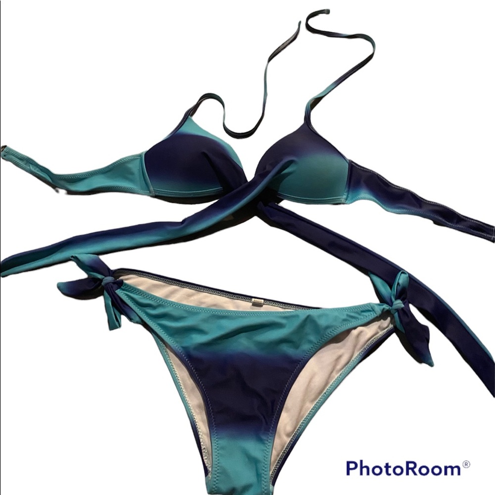 Size L blue ombré bathing suit.